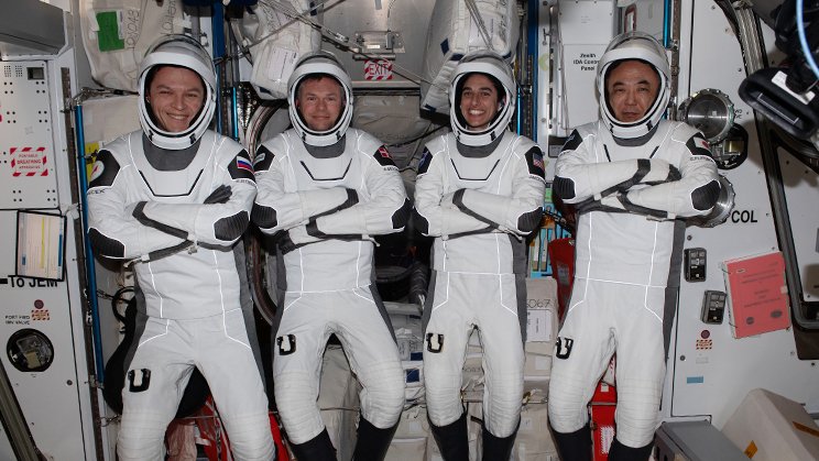 宇宙服のフィットチェックを行う古川宇宙飛行士らSpaceX Crew-7クルー