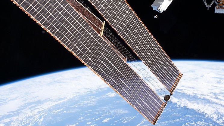 「きぼう」から放出される超小型衛星「GT-1」（三井物産エアロスペース株式会社／ジョージア工科大学（米国））（CubeSatタイプ）の様子
