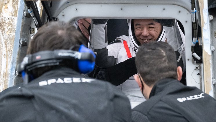 SpaceX Crew-7から退出する古川宇宙飛行士