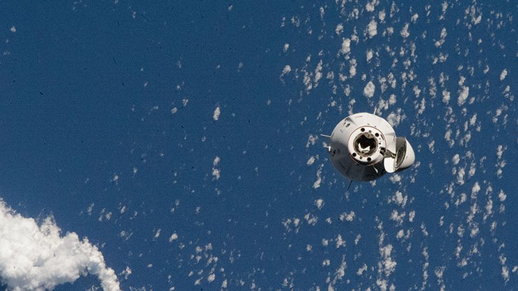 ISSにドッキングするSpaceX Crew-10