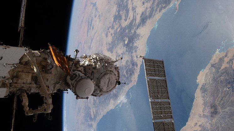 ISSから撮影されたソユーズMS-26宇宙船（72S）とシグナス補給船運用21号機（NG-21）