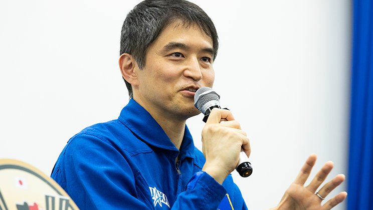 ISS第72/73次長期滞在後の帰国記者会見を行う大西宇宙飛行士