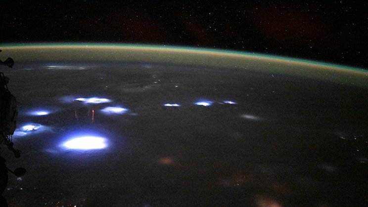 ISSから撮影されたスプライト現象